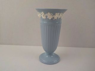 Vintage Wedgwood Of Etruria & Barlaston Queensware Lavender Blue Vase 8.  5 "