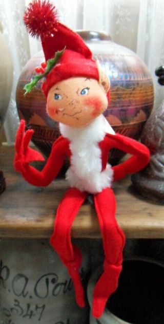 Annalee 2002 14 " Red Christmas Elf Open Eyes Closed Mouth Smirk 739702sm W Tag