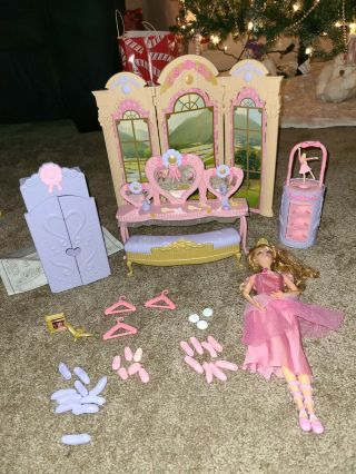 Barbie In The 12 Dancing Princesses Princess Vanity Bench - Shoes,  Crowns & More