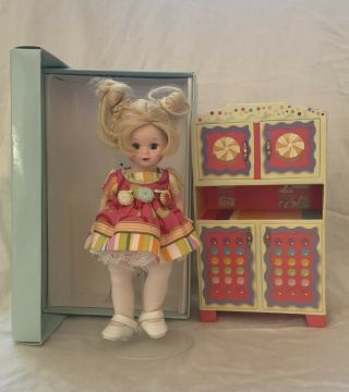 Madame Alexander Ginny Doll Colectible Gently