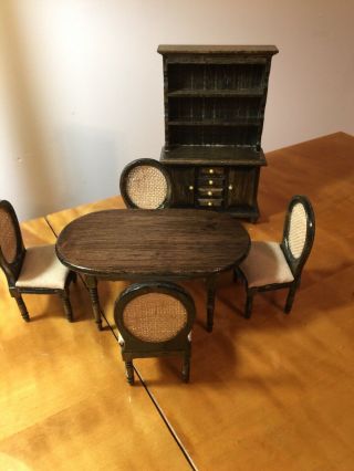 Miniature Dollhouse 1:12 Hutch Table W/4 Chairs