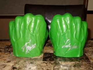 Stan Lee Lou Ferrigno Signed Incredible Hulk Marvel Comics Fist Set,  Photo 2