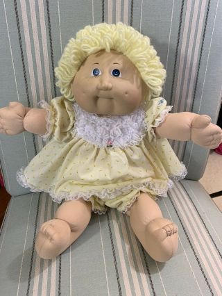 Vintage 1983 Cabbage Patch Kids Girl Doll Blonde Loops Hm2 Freckles Kt