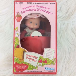 Kenner No.  43020 Strawberry Shortcake Doll 5 " With Comb Vintage 1980