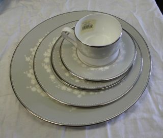 Lenox Bellina Platinum - 5 Piece Place Setting Service For One No Box