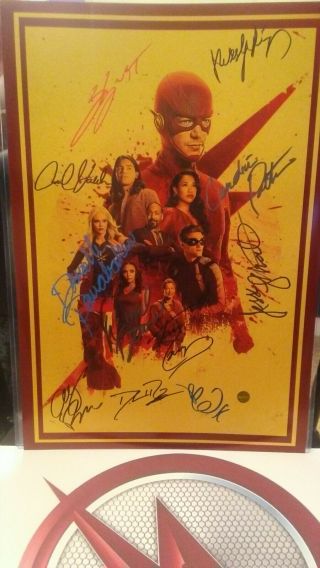 Cast Autographed Poster - The Flash - Tv Series - 13x19,