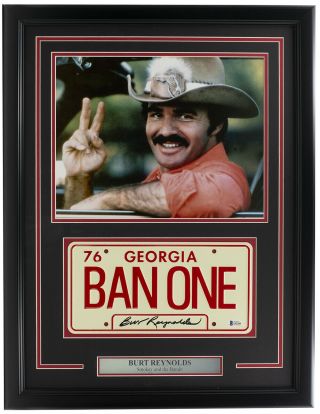 Burt Reynolds Signed Framed Smokey & The Bandit License Plate W/11x14 Photo Bas