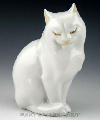Herend Hungary Porcelain Figurine 5383 White Sitting Persian Cat Kitty