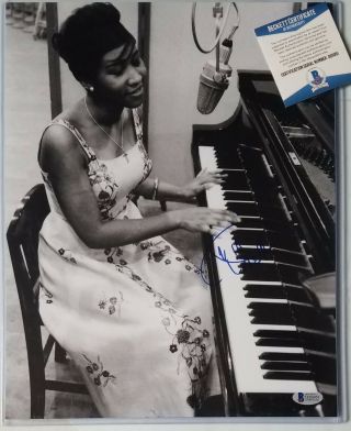 Aretha Frankln Signed Photo Beckett Bas Bgs Autographed Soul Music Singer