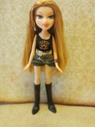 Bratz Rodeo Sorya Doll in Outfits And Boots with some jewelery 2