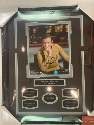 William Shatner - Captain Kirk Star Trek Autograph 8x10 Photo 16x20 Frame