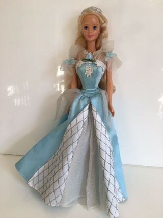 Vintage 1998 Barbie Doll Sleeping Beauty In Outfit Eyes