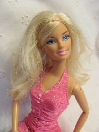 2009 Barbie Doll Blonde Fashionista Articulated Wearing Pink Star Glitter Dress