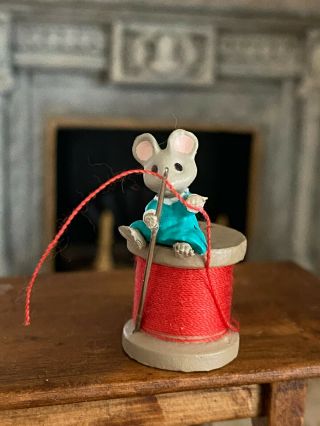 Vintage Miniature Dollhouse 1:12 Hand Painted Resin Tiny Mouse Sewing Room Decor