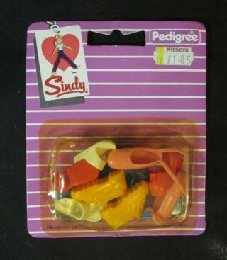 1980s Sindy Pedigree Boxed Accessories 44408 Ballet Shoes Trainers Clog Hangers