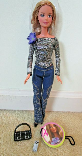 Fashion Fever 2004 Barbie In Glitter Jeans & Silver Top No Tube