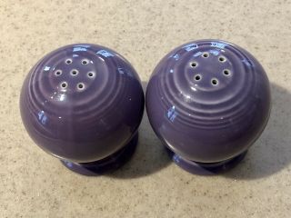 FIESTA FIESTAWARE LILAC - Purple Ball Salt and Pepper Shakers Homer Laughlin 2