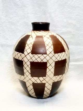 1999 Jose Sosa Chulucanas Peru Pottery Signed Vase Weed Pot 11” H X 8.  5”