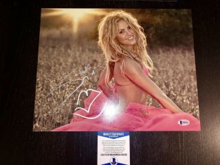 Shakira Hand Signed 11x14 Photo Superstar Celebrity Colombia Beckett Bas Cert