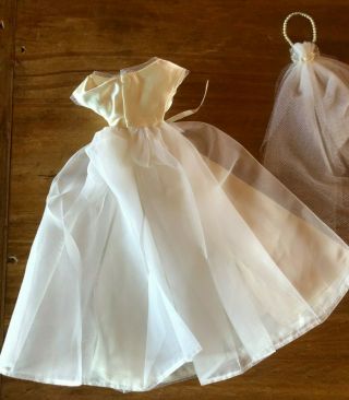 Vintage BARBIE - BRIDE ' S DREAM 947 White Satin Wedding Dress Gown & Veil 2