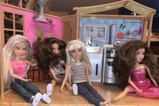 Liv “its My Nature Maple Lodge Platset” Comes With 4 Dolls (no Furniture)