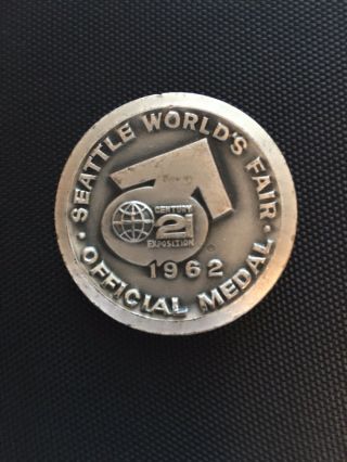 1962 SEATTLE WORLDS FAIR ENTERTAINMENT.  999 SILVER OFFICIAL HIGH RELIEF MEDAL 3