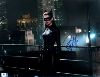 Anne Hathaway Signed Autographed 11x14 Photo Dark Knight Rises Catwoman Gv775923