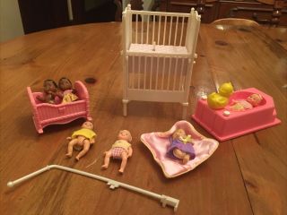 Vintage 2000 Barbie Bedtime Baby Krissy White Musical Lullaby Crib & Babies B