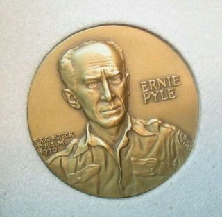 Vintage World War Ii Medal Series Ernie Pyle & Paper