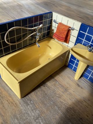 VINTAGE DOLLHOUSE LUNDBY BATHROOM - Tub w Shower Wand Towel Rack Sink Toilet 2