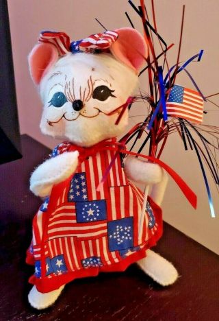 2005 Annalee Doll - 6 " Patriotic Girl Mouse Holding Usa Flag & Sparklers