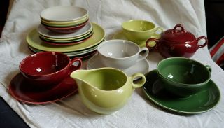 Vtg Universal Potteries Oven Proof Dishes Bowls Breads Cups Svc Of 4 In 4 Colors