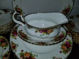 Royal Albert 1962 " Old Country Roses " Gravy Boat & Under Plate England