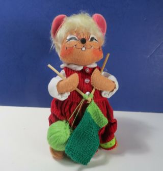 Annalee 2011 Christmas Animal - Mouse In Mrs.  Claus Dress Knitting