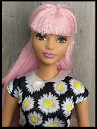 Barbie Doll Fashionistas Daisy 48 Pop Curvy Pink Hair