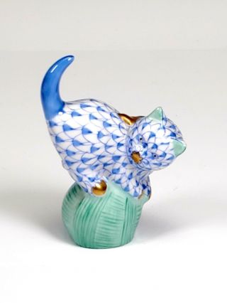 Herend Porcelain Blue Fishnet Kitten Cat On A Yarn Ball Figurine