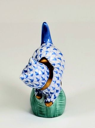 HEREND Porcelain Blue Fishnet Kitten Cat on a Yarn Ball Figurine 2