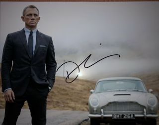 “james Bond”daniel Craig Autographed Photo With