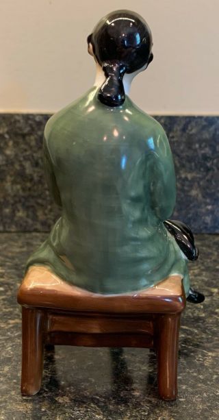 Vintage Royal Doulton A GENTLEMAN FROM WILLIAMSBURG Figurine HN 2227 2