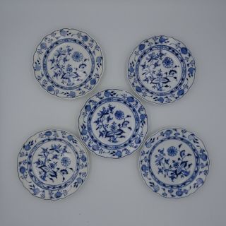 A Group Of 5 Antique Meissen Porcelain Dessert Plates.  Onion Pattern.  Germany