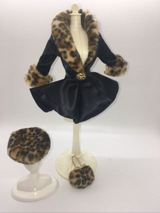 Top Barbie Mattel Doll Chic Black Faux Fur Coat Jacket Hat Purse