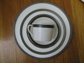 Wedgwood Metropolis 5 Piece Place Setting Of Fine China Store Display