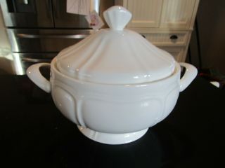 GORGEOUS MIKASA ANTIQUE WHITE 2 QUART COVERED CASSEROLE HARD TO FIND 2