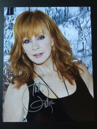Country Music Legend Authentic Reba Mcentire Signed 8.  5x11 Photo Autographed
