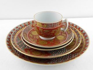 Gold Imari Japan 5 Piece Place Setting Red Golden Pattern Flowers