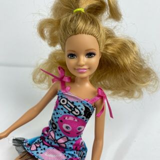 Skipper Barbie Doll 2010 Mattel Blonde Smile Dressed in Dress Fashion Doll 3