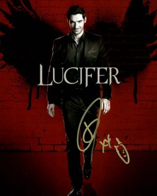 Tom Ellis Lucifer Autograph 8x10 Photo Signed Netflix