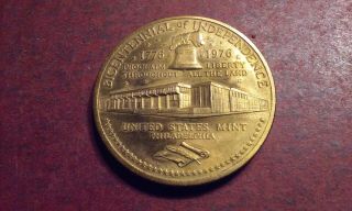 United States PHILLADELPHIA 1976 Brass Bicentennial Coin Token Medal VG Cnd 2