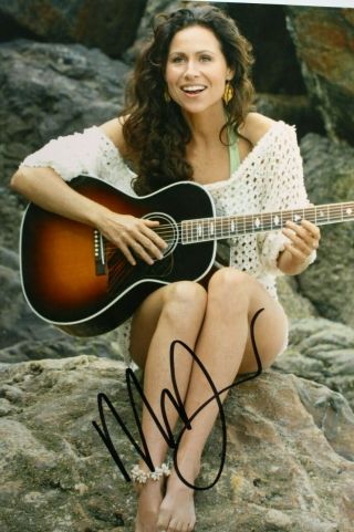 Minnie Driver Signed 8 " X10 " Color Photo Actress Autograph Guitar Barefoot