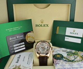 Rolex - 18kt Rose Gold Sky Dweller Silver Sunray Roman Dial 326135 - Sant Blanc